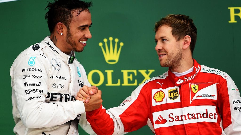 Sebastian Vettel (oik.) aikoo nousta taas mestariksi Lewis Hamiltonin varjosta.