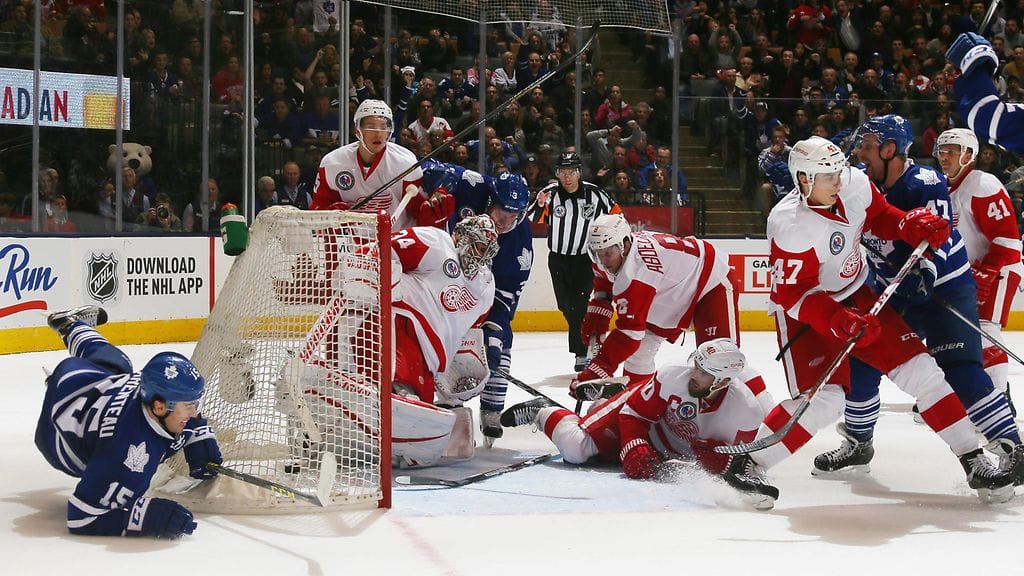 Petr Mrazek joutui taipumaan ottelun loppuhetkillä.