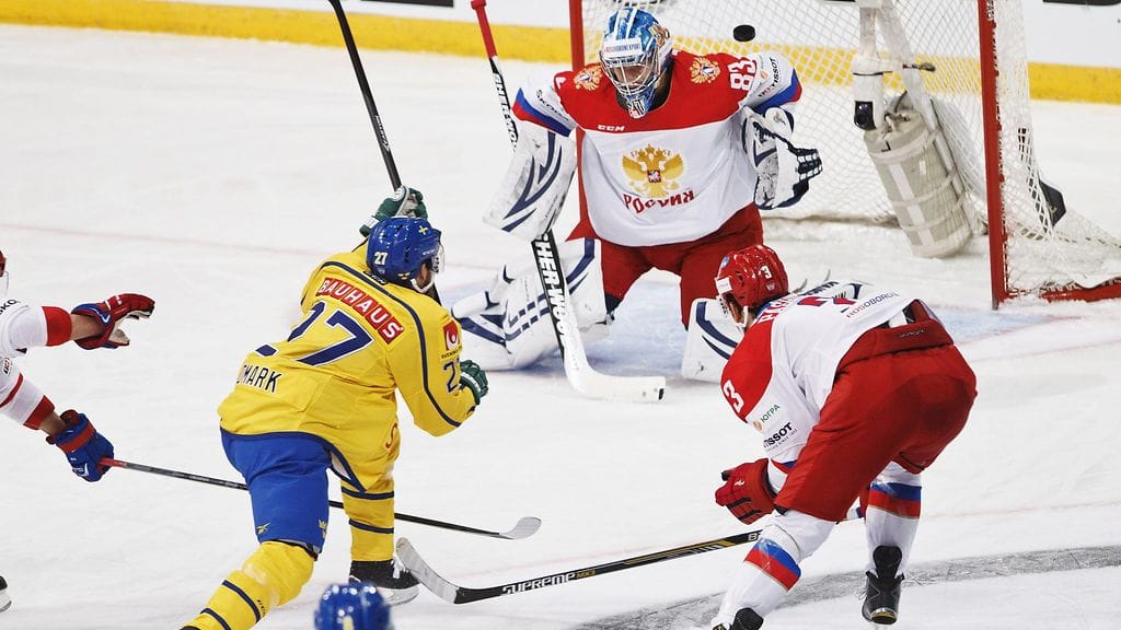 Linus Omark viimeisteli Ruotsin 1-1-tasoituksen.