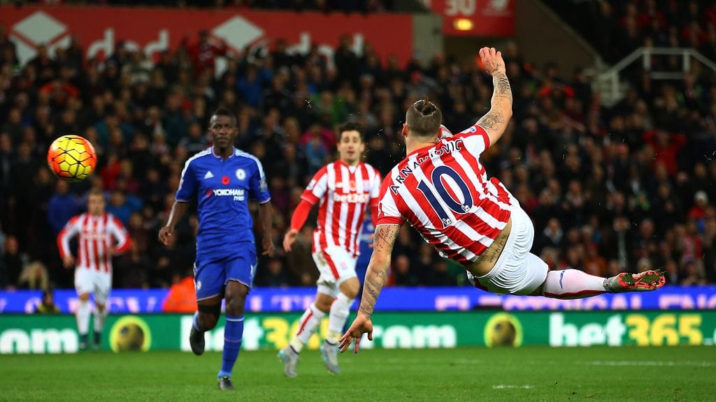 Marko Arnautovic pyssytti näyttävästi Stoken voittomaalin.