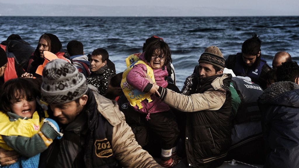 Pakolaisia saapumassa Lesboksen saarelle 8. marraskuuta 2015.