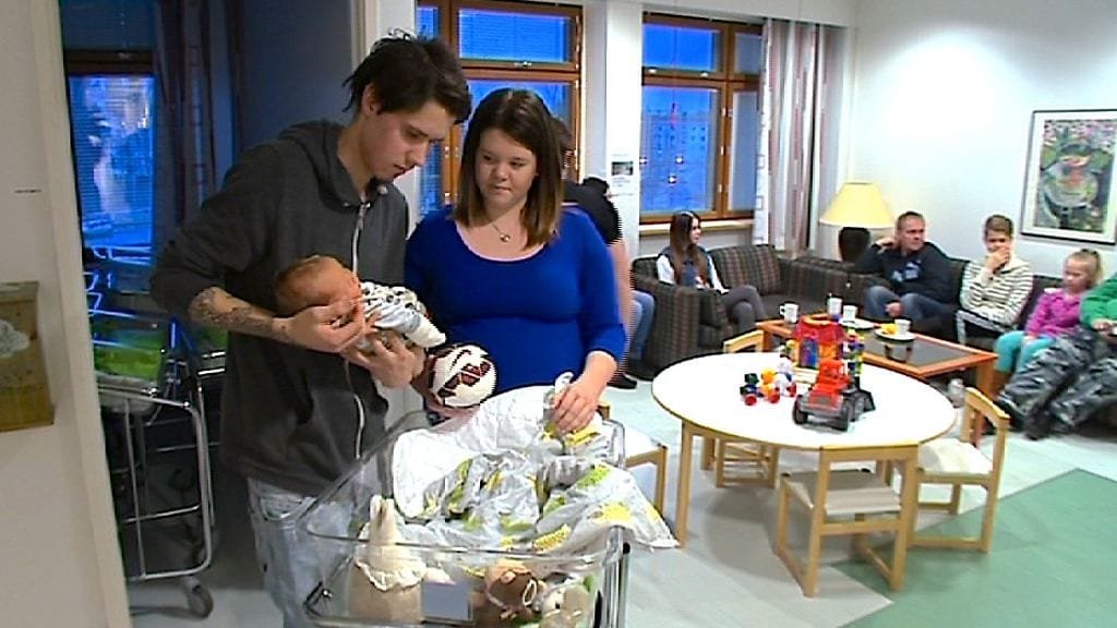 Niklas Tervola (21 v.) ja Sara Maunumäki (19 v.) saivat pienen pojan isänpäivälahjaksi.