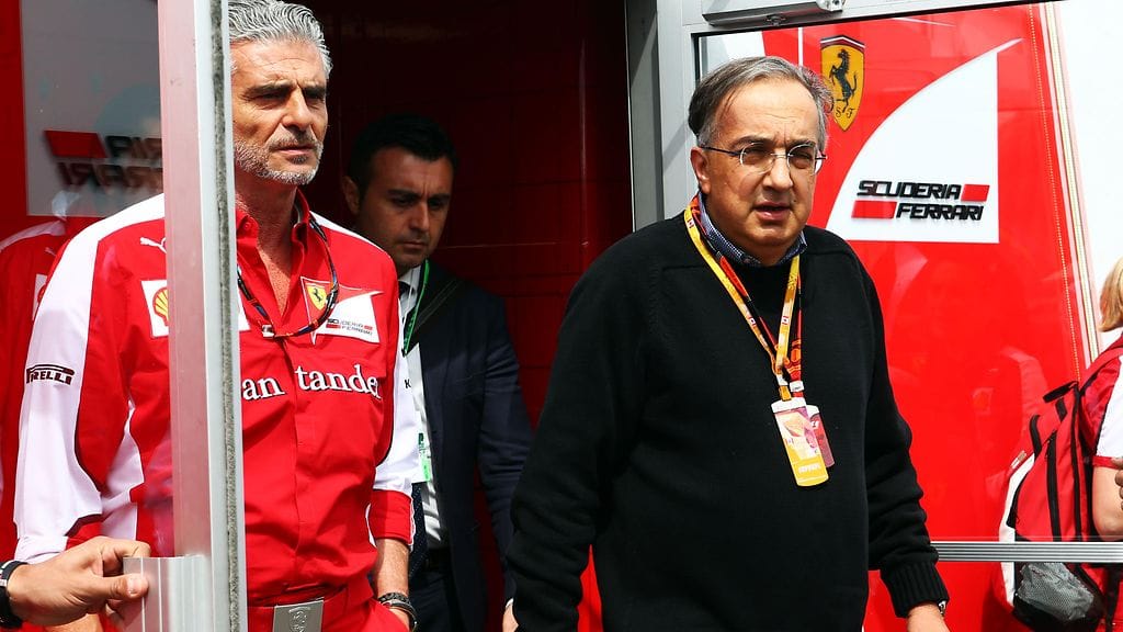 Ferrarin tallipäällikkö Maurizio Arrivabene (vas.) ja toimitusjohtaja Sergio Marchionne.