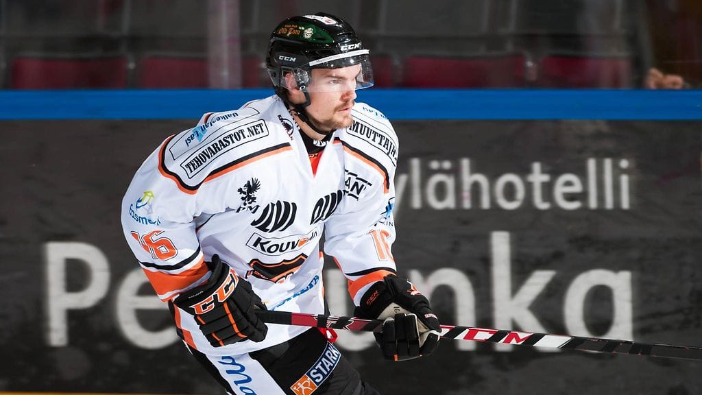 KooKoon ruotsalaispakki Oscar Eklund on palailemassa tositoimiin.