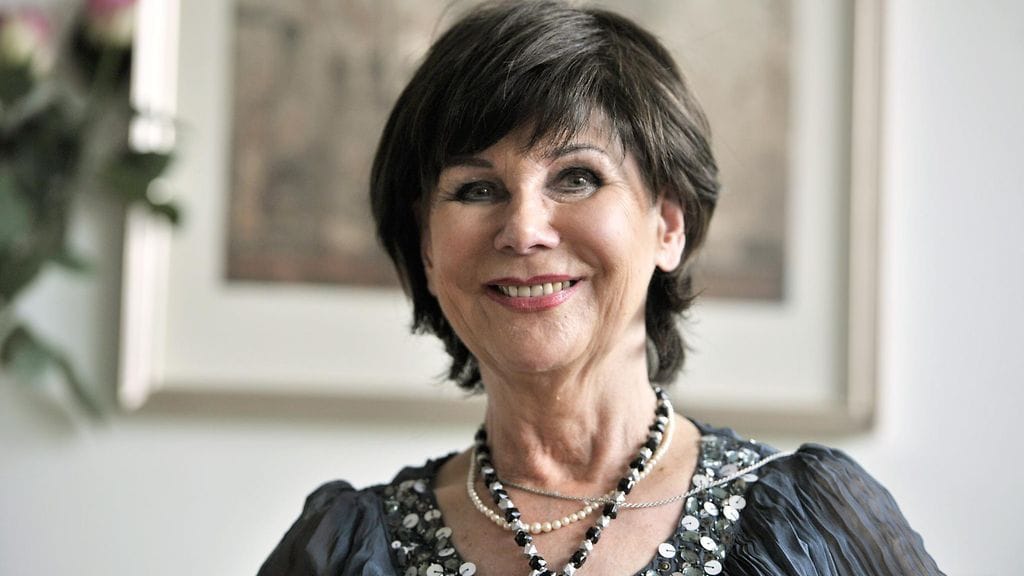 Pirkko Arstila oli Kymmenen uutisten ensimmäinen naisuutisankkuri.