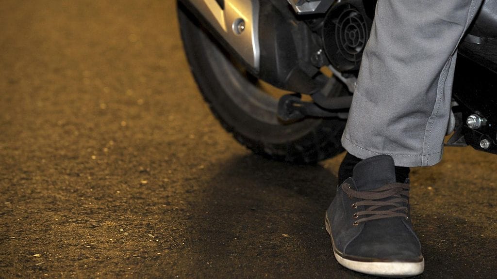 Ainakin kahdella pojista oli kypärä, ja heillä oli mukanaan ainakin yksi mopo.