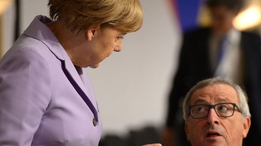 Saksan liittokansleri Angela Merkel kannattaa kolmen miljardin euron lisäavun antamista Turkille.