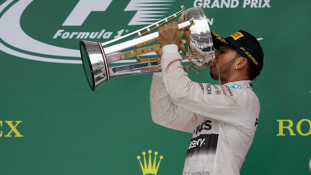 Lewis Hamilton varmisti mestaruuden Austinissa kolme viikkoa sitten. Sen jälkeen kuohujuoma on maistunut.