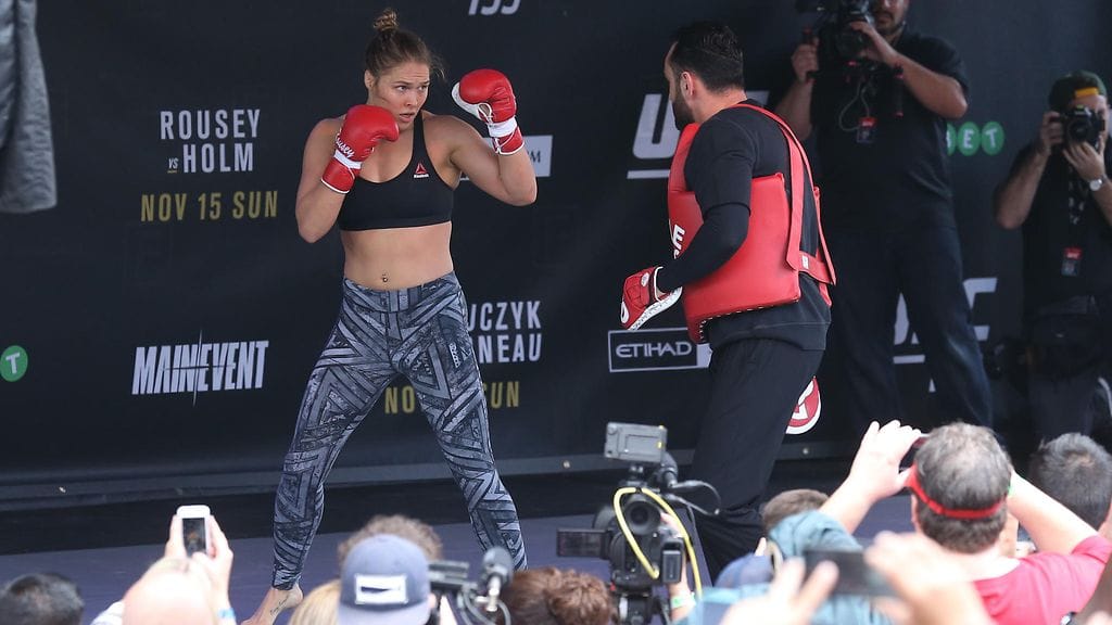 Ronda Rousey harjoitteli yleisön edessä torstaina Melbournessa.