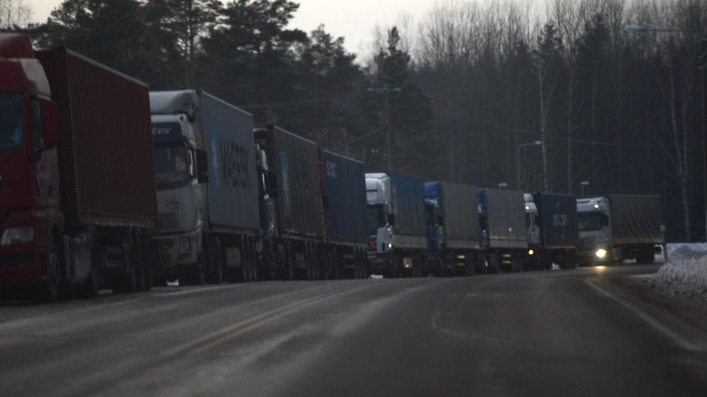 Rekkoja on pysäytetty pitkiksi, jopa kilometrien pituisiksi jonoiksi valtateille parillakymmenelle eri alueella. Arkistokuva.