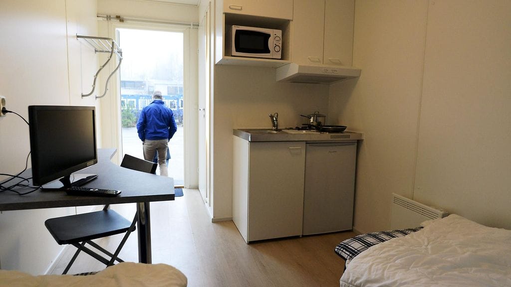 Turvapaikanhakijoiden konttimajoitusta esiteltiin Barona -konserniin kuuluvan Luona Oy:n ylläpitämällä vastaanottokeskuksella Espoon Siikajärvellä 13. marraskuuta 2015.