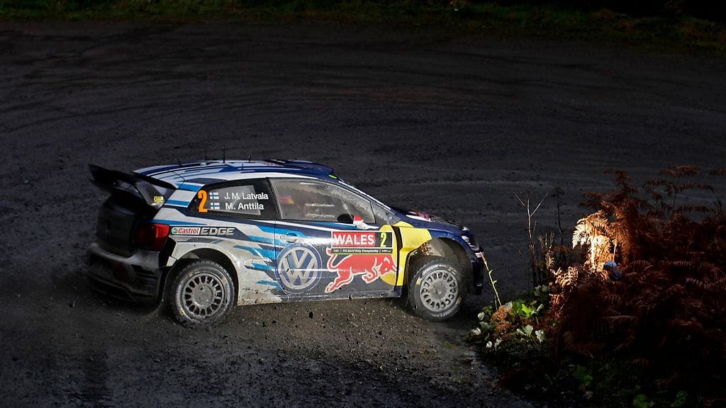 Jari-Matti Latvala on keskeyttänyt jo kahdesti Walesin rallissa. Hän jatkaa kisaa sunnuntaina.