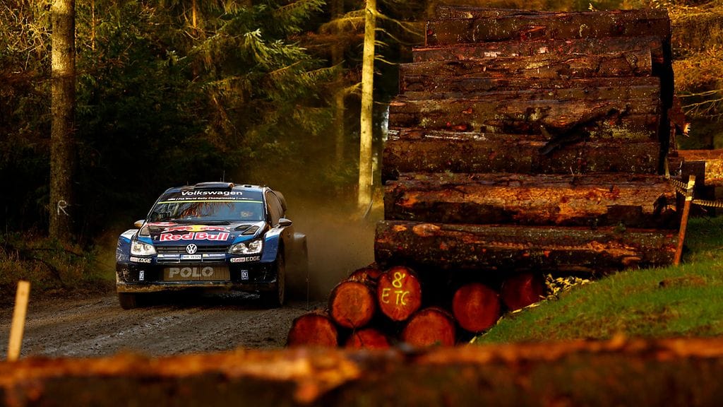 Sebastien Ogier johtaa Walesin MM-rallia.