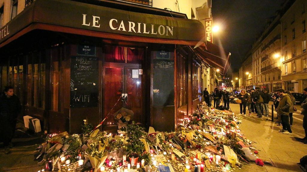 Pariisin terrori-iskuista on kulunut puoli vuotta. Europolin päällikkö pelkää mahdollisia uusia iskuja kesäkuussa järjestettävissä jalkapallon EM-kisoissa.