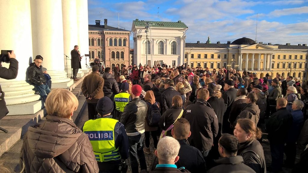 Myös poliisi oli näkyvästi esillä Helsingin rauhanmarssilla.