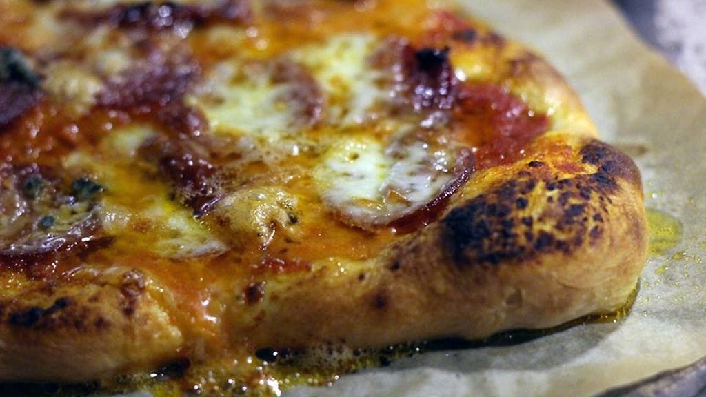 Jani Kinnunen suosittelee nopeasti valmistuvaa pizzapohjaa.