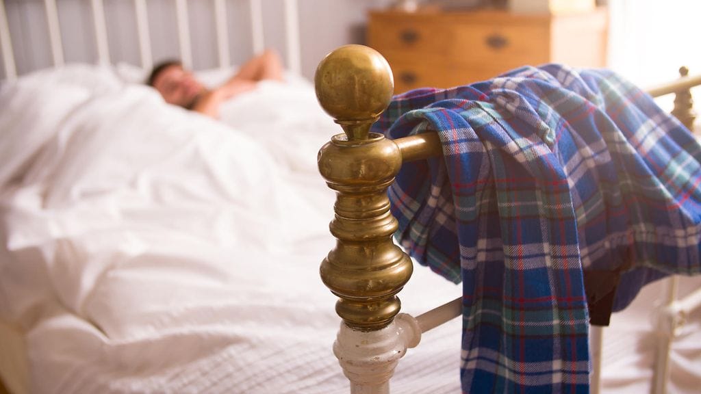 Pari makuuhuoneessa (1)