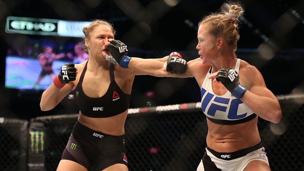 Ronda Rousey koki tappion Holly Holmin käsittelyssa marraskuussa.