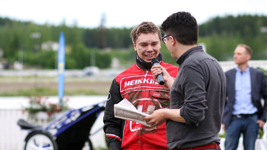 Pääseekö Santtu Raitala tänään Oulun voittajahaastattelijan Lauri Hyvösen puheille?