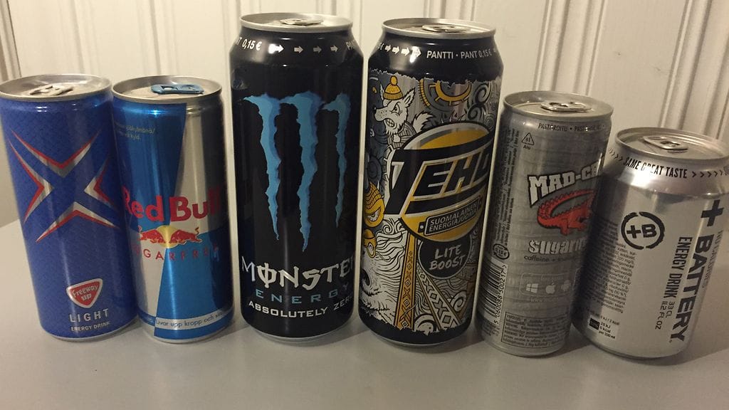 Raati maisteli sokkona sokerittomia energiajuomia.