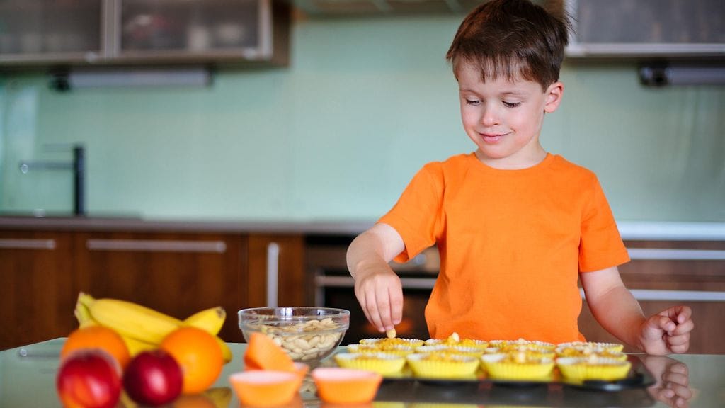 Lapsi oppii kun häntä opettaa. Kuvituskuva, ei liity tapaukseen.