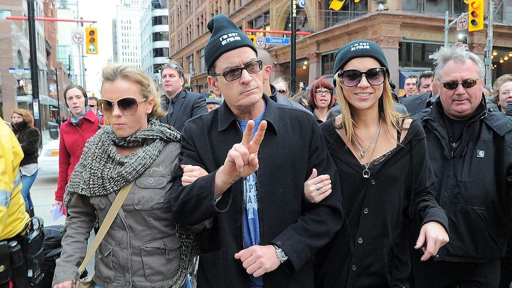 Bree Olsonin (vas.) mukaan Sheen ei kertonut totuutta tartunnastaan suhteen aikana.