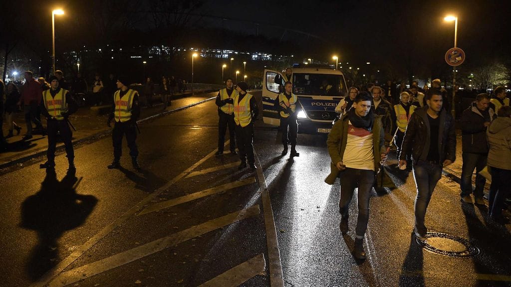 Poliisi ei ole kertonut evakuoinnin syytä.