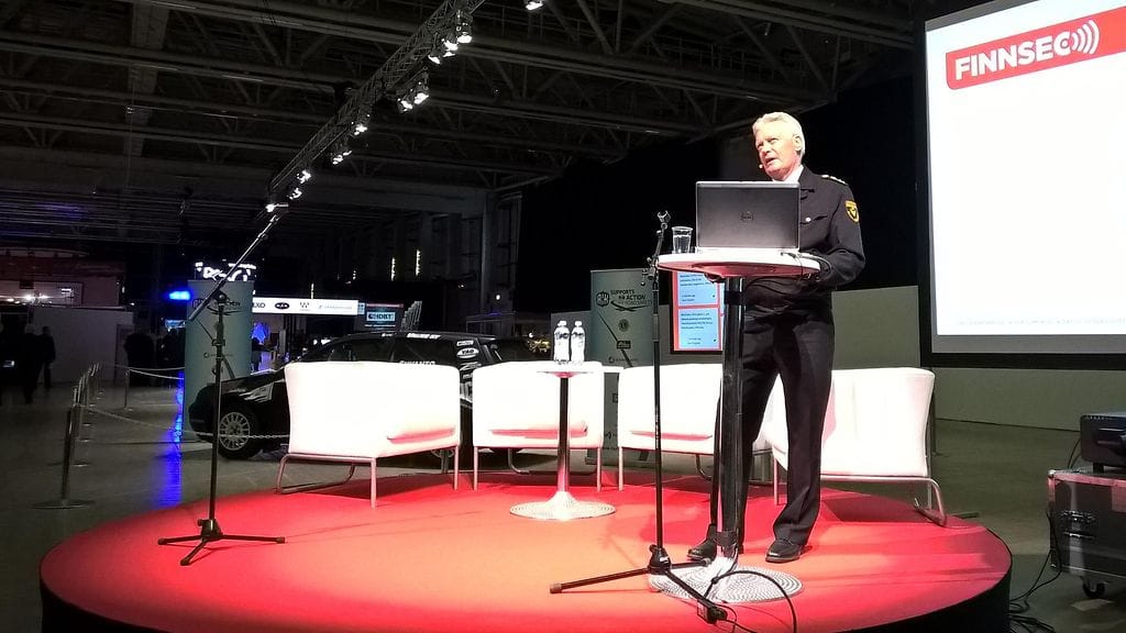 Pelastuskomentaja Simo Wecksten Helsingin Pelastuslaitokselta puhui Finnsec-messuilla.