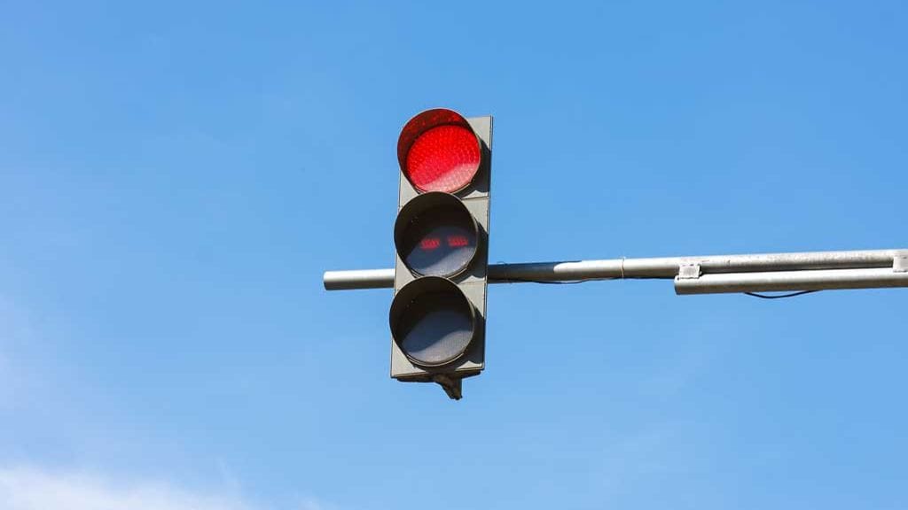 Perthissä nähtiin erikoinen tapaus, kun risteyksessä odotteli autojen seassa kaksi moottoroitua piknikpöytää.