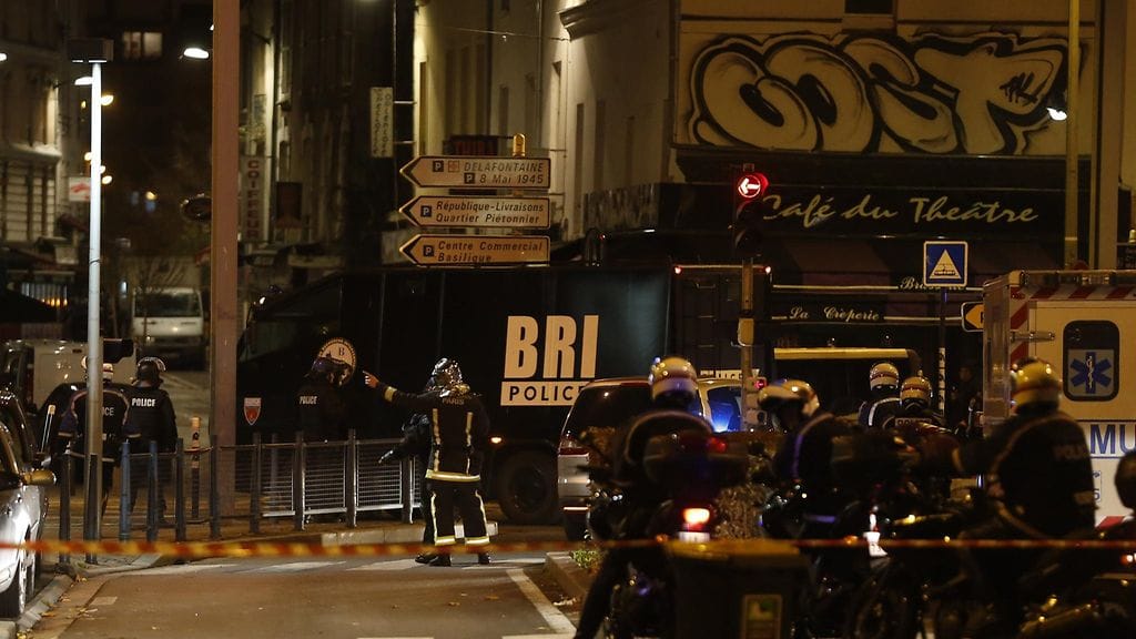 Chakib Akrouh kuoli räjäytettyään luotiliivinsä poliisi iskussa Pariisin St. Denisin kaupunginosassa.