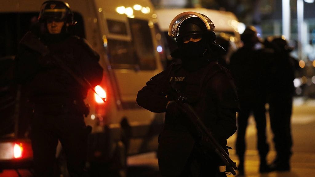 Sveitsin etsinnät liittyvät Pariisin iskuihin.