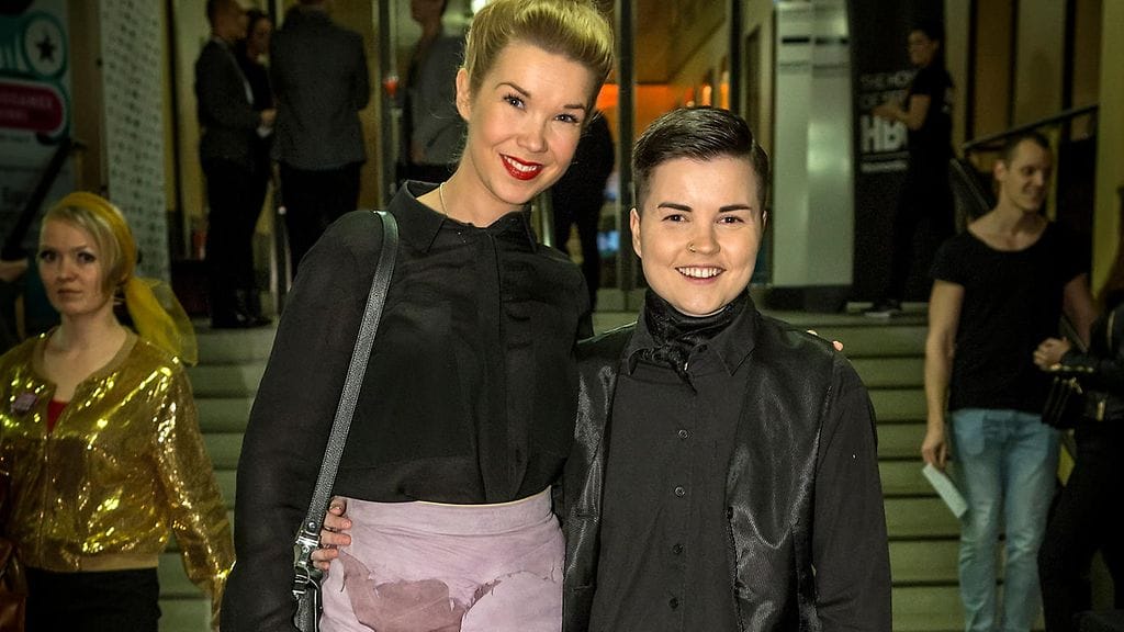 Laura Haimila (oik.) yhdessä entisen juontajakollegansa Tuija Pehkosen kanssa.