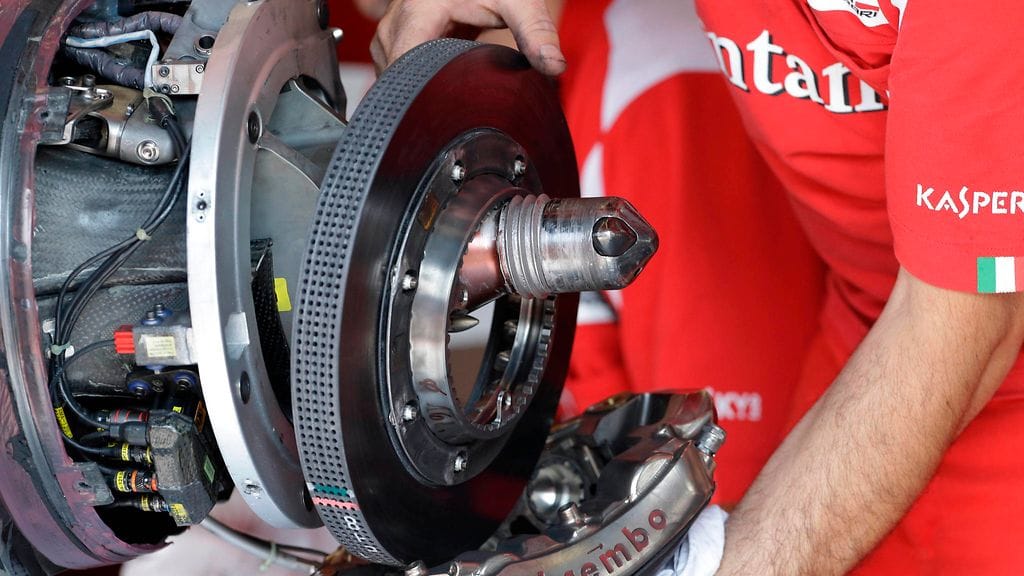 Toisiko hiilikuitujarrujen kieltäminen F1-kisoihin lisää mielenkiintoa?