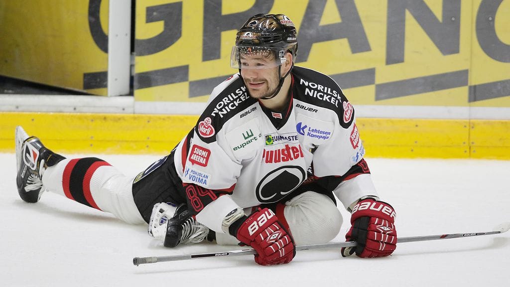 Josh Grattonin silmä on kunnossa.