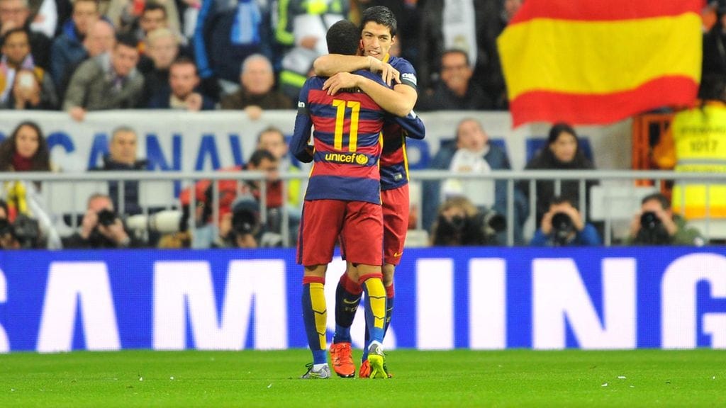 Luis Suarez ja Neymar juhlivat 1-0-maalia.