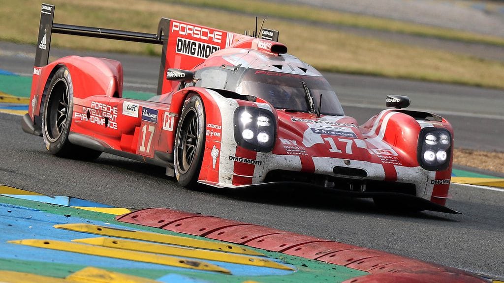 Mark Webberin lisäksi Porschen mestaruustiimissä ajoivat Timo Bernhard ja Brendon Hartley.