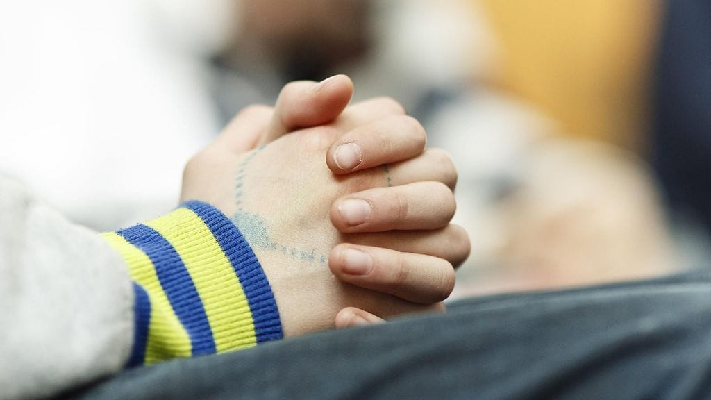 Kuvituskuva. Opetusneuvoksen mielestä koulujen aamunavausten tulisi olla kunnolla uskonnollisia.