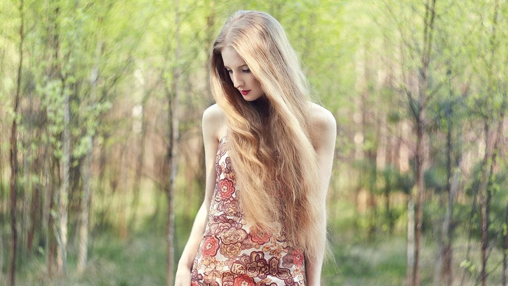 Nainen metsässä (1)