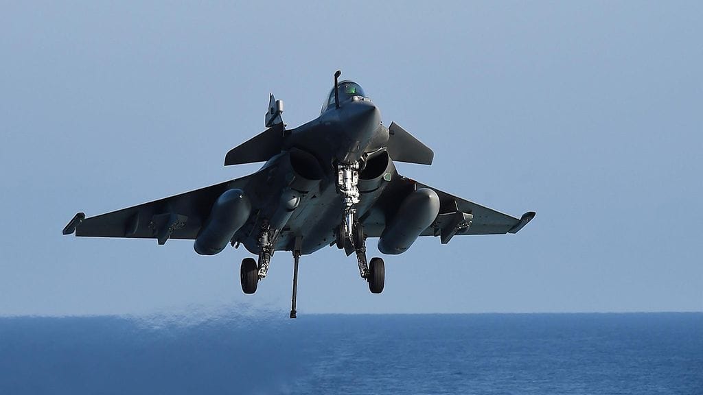 Britannia lupasi Ranskalle täyden tukensa sekä luvan käyttää Kyproksella sijaitsevaa lentotukikohtaa nyt kun Ranskan lentotukialus, jättimäinen Charles de Gaulle tukiosastoinen on Välimerellä.