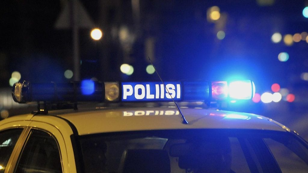 Aggressiivisesti käyttäytynyt mies jouduttiin laittamaan käsirautoihin vartioinnista vastaavan henkilökunnan toimesta. Kuvituskuva.
