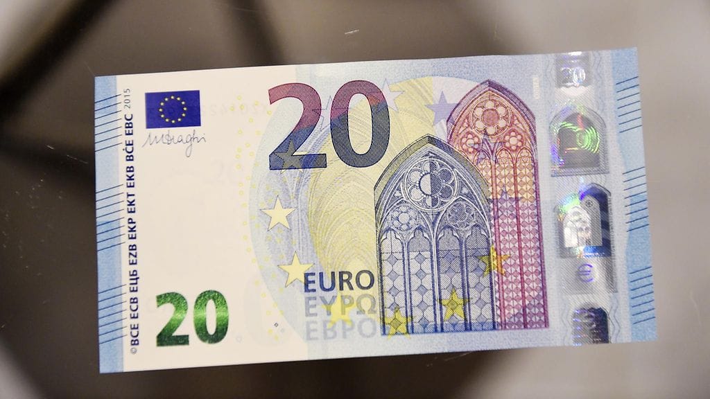 Uusi 20 euron seteli. Väärennettyjen setelien paperi on hieman erilaista.