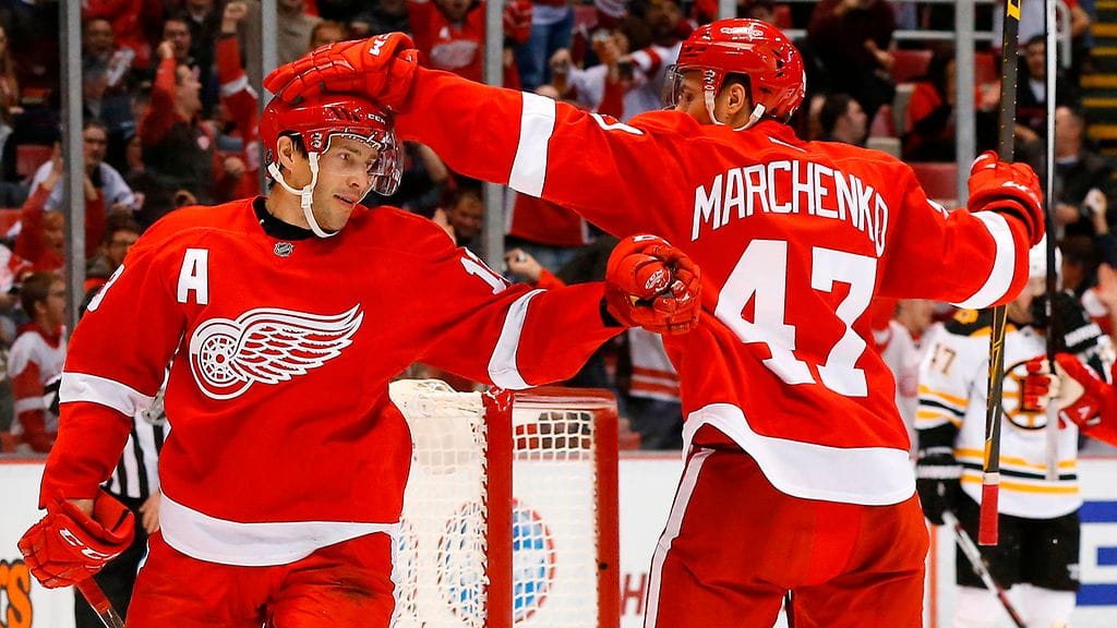 Pavel Datsjuk (vas.) sai 300 runkosarjamaalia kasaan.