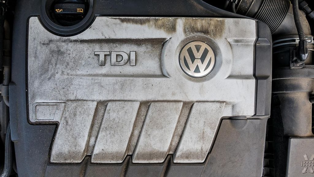 Auton tietokoneen dataa analysoiva algoritmi paljastaa päästöhuijarit.