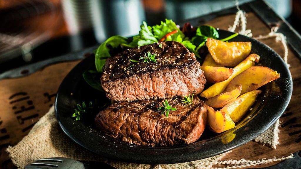 Pihvilihalla tarkoitetaan Suomessa lihakarjarotuisten nautojen lihaa.