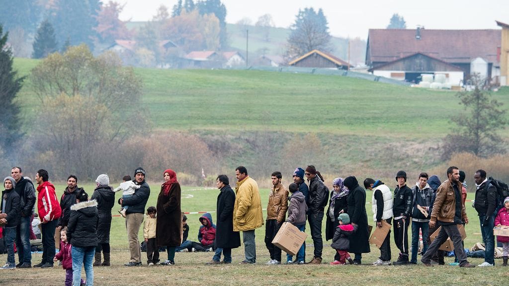 Turvapaikanhakijoita Saksan ja Itävallan rajalla 4. marraskuuta 2015.