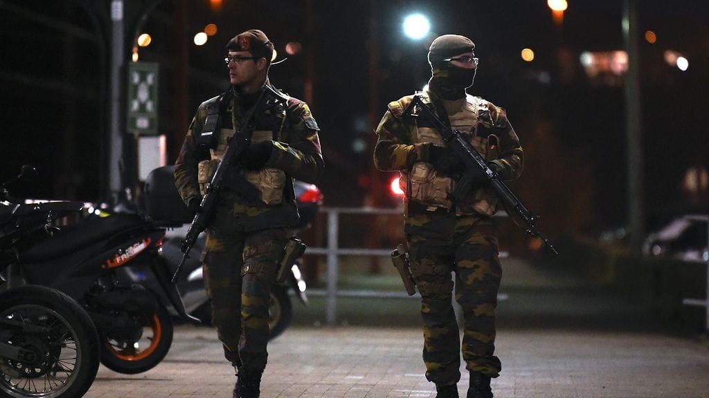 Sotilaat partioivat Belgiassa 25. marraskuuta.