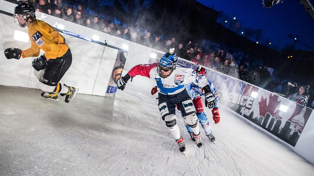 Miikka Jouhkimainen (arkistokuvassa keskellä) sijoittui viime kaudella maailmancupin kokonaiskilpailussa kahdeksanneksi. 30-vuotias konkari on Suomen joukkueen terävimpiä syömähampaita myös alkavalla kaudella.