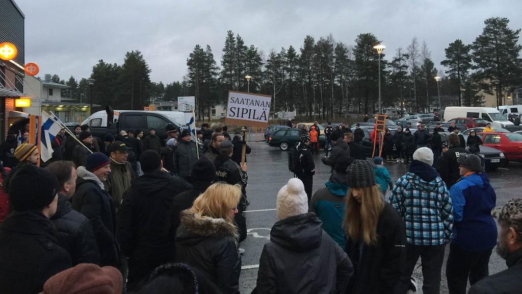 Kempele maahanmuutto turvapaikanhakija vastaanottokeskus raiskaus mielenosoitus 1