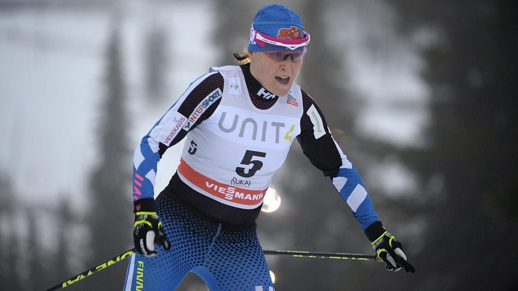 Aino-Kaisa Saarinen ladulla lauantaina.