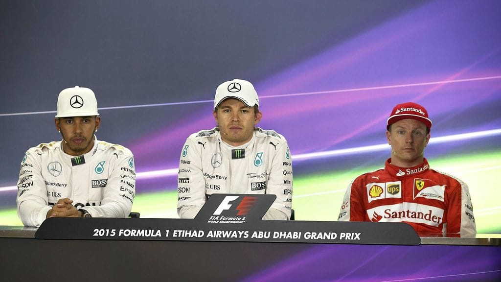 Abu Dhabin GP:n aika-ajojen kärkikolmikko Lewis Hamilton, Nico Rosberg ja Kimi Räikkönen lehdistötilaisuudessa 28. marraskuuta.